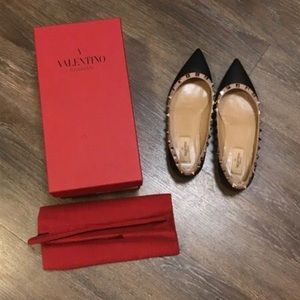 37.5 Authentic Valentino rockstud flats